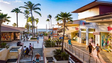 whalers village mall restaurants.